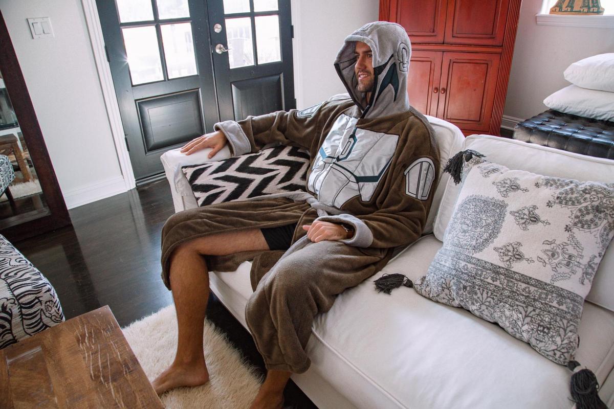 Star Wars Mandalorian Bounty Hunter Robe XXL picture