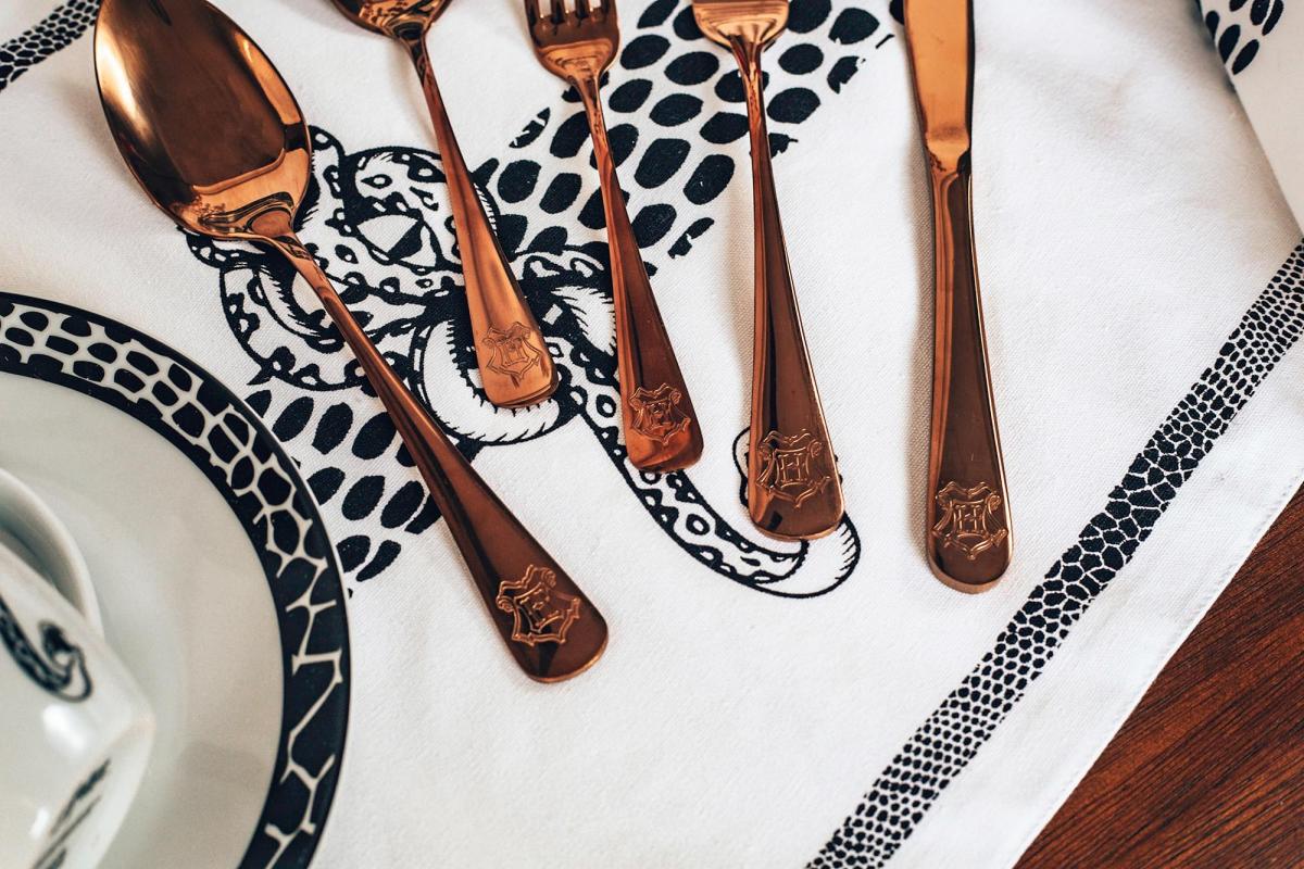 Harry Potter Hogwarts 5 Piece Rose Gold Flatware Cutlery Set picture