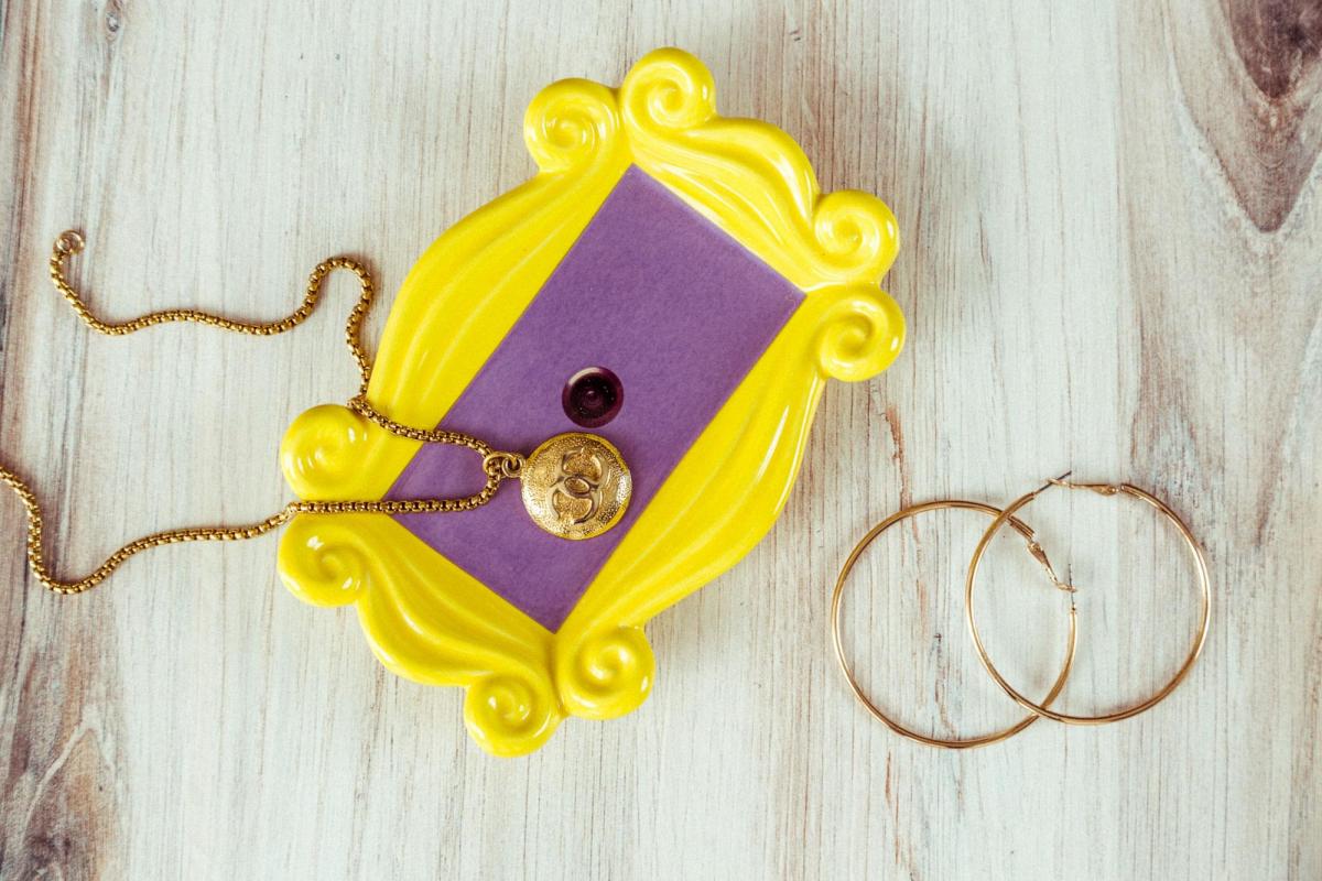 Friends Picture Frame Replica Ceramic Trinket Tray | 4 x 6 Inches picture