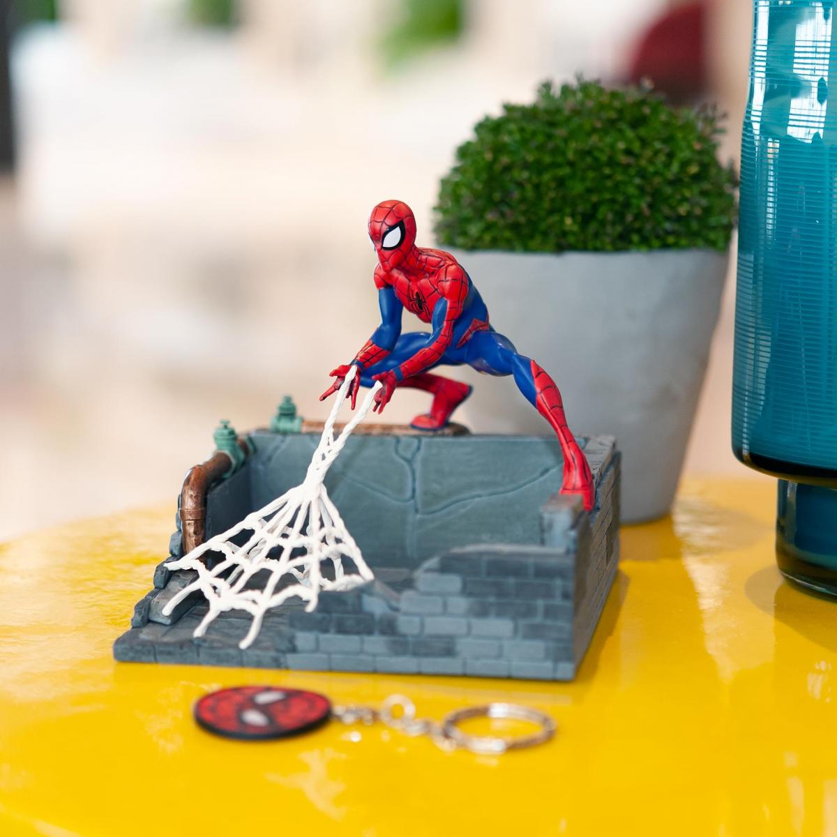 Marvel Spider-Man Finders Keyper PVC Statue picture