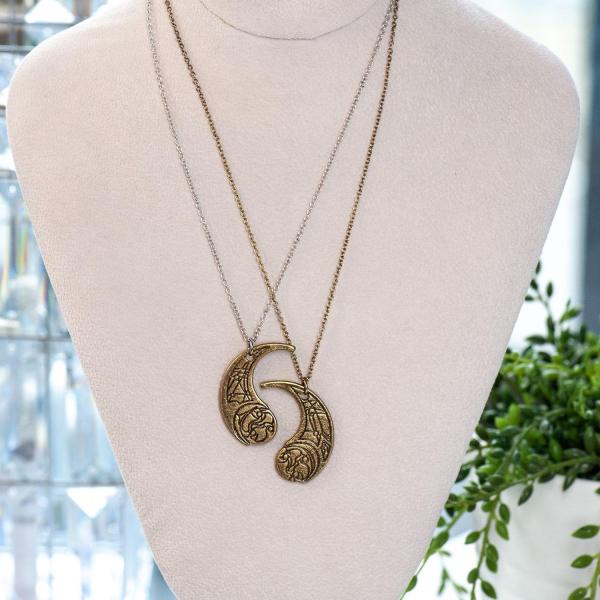Star Wars Crescent Moon Haysian Smelt Pendant Necklace picture