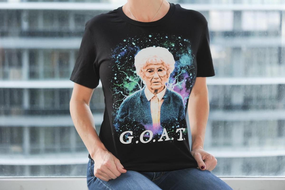 Golden Girls Sophia GOAT- Greatest of all Time T-Shirt L picture