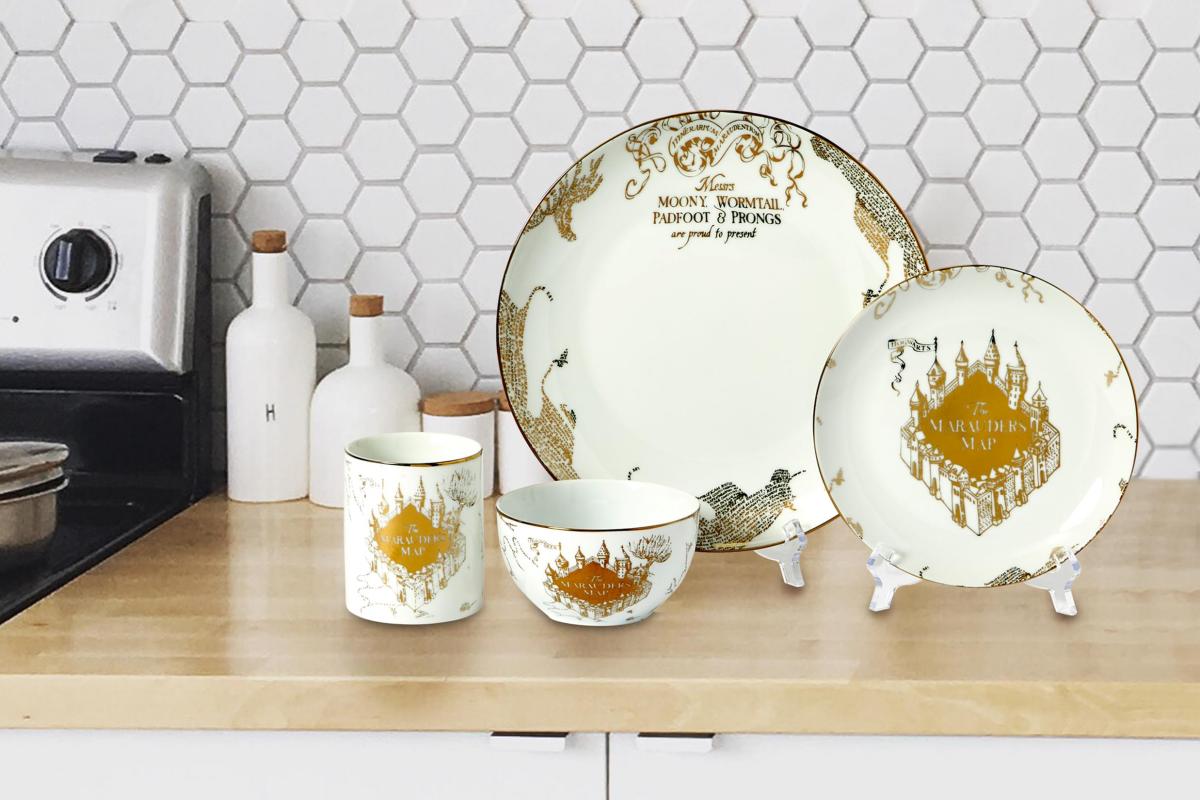 Harry Potter Marauders Map 16 Piece Porcelain Dinnerware Set picture