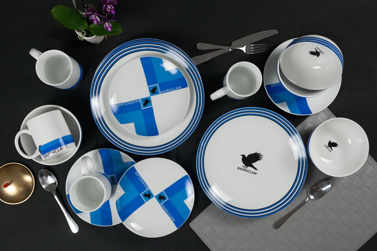 Harry Potter Hogwarts 16 Piece Porcelain Dinnerware Set picture