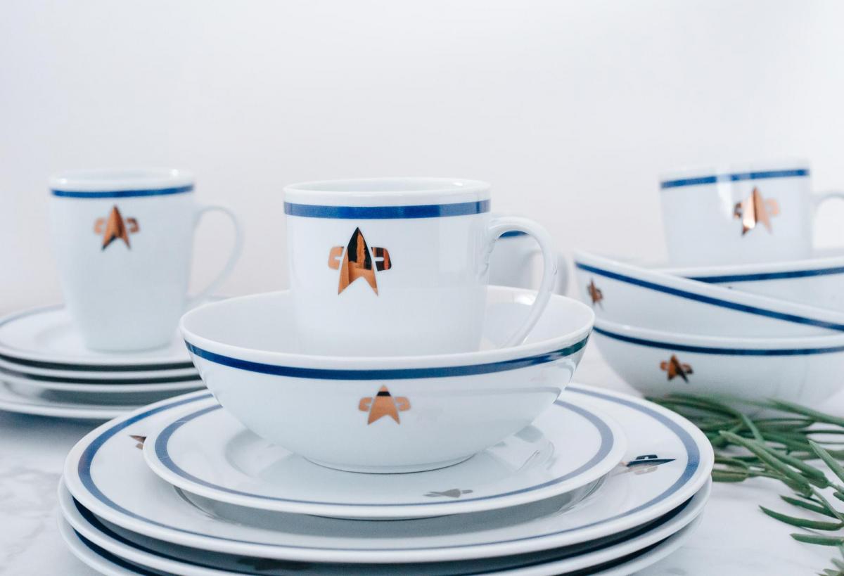Star Trek Delta Classic 16-Piece Dinnerware Set picture