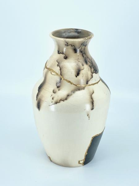 Kintsugi Horse Hair Vase picture