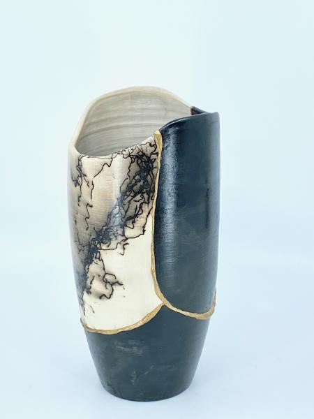 Kintsugi Horse Hair Vase picture