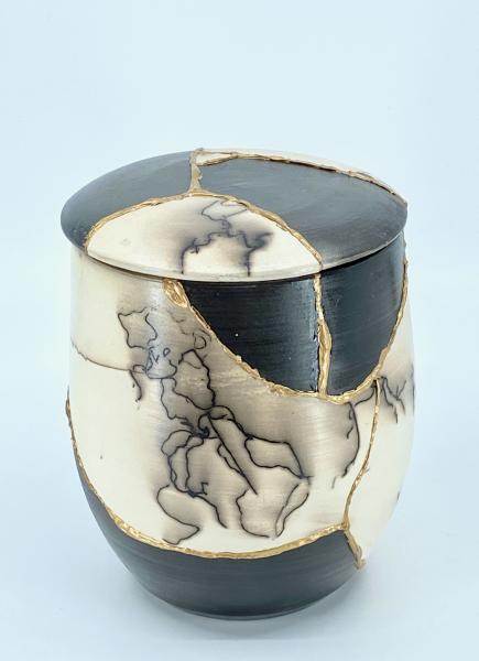 Lidded Kintsugi Horse Hair Vase picture