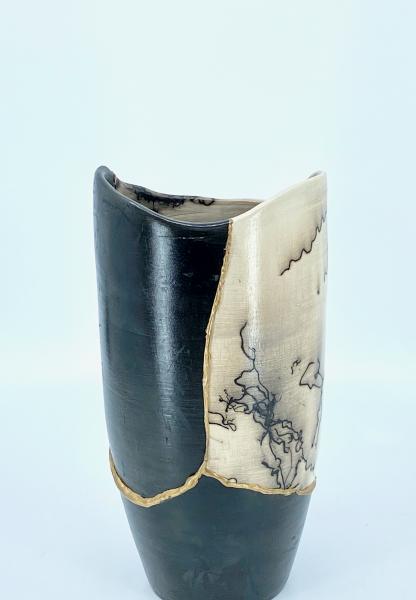 Kintsugi Horse Hair Vase picture