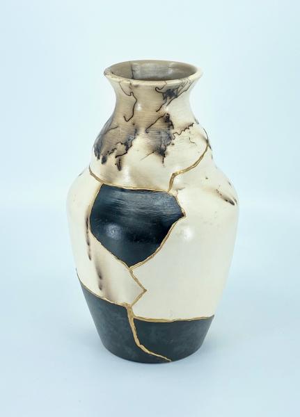 Kintsugi Horse Hair Vase picture