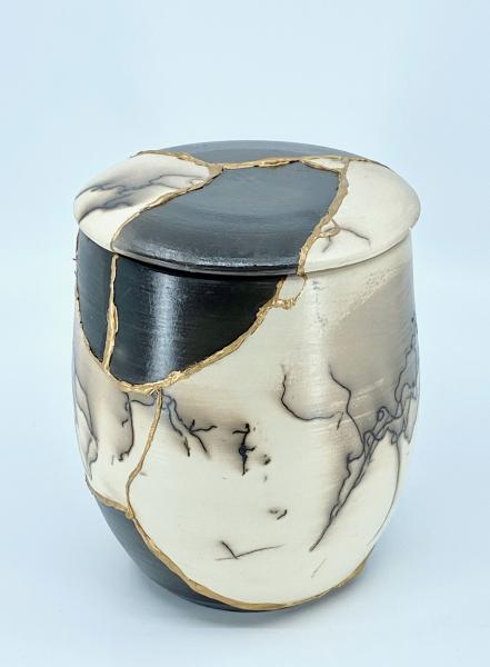 Lidded Kintsugi Horse Hair Vase picture