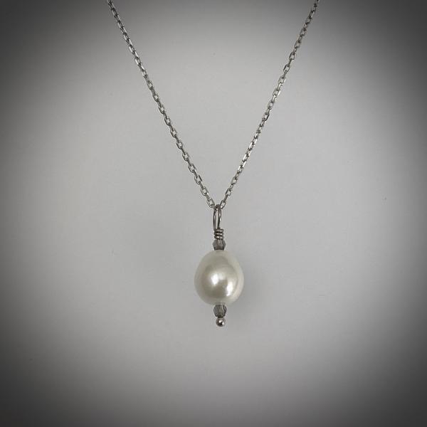 White cultured drop pearl on 18" sterling chain