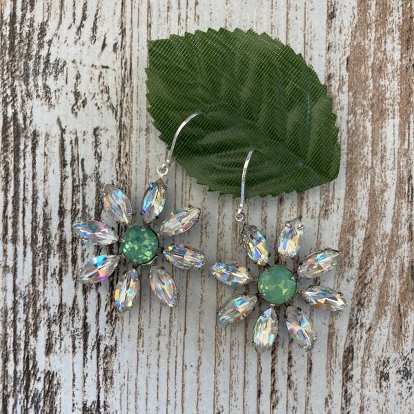 Vintage Spring Green Flower Earrings picture