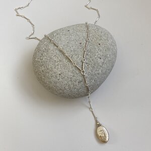 flat pearl lariat necklace picture