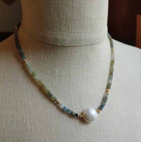 Moss aquamarine and coin pearl necklace picture