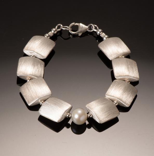 Liz-It-Is Bracelet - 7.5"