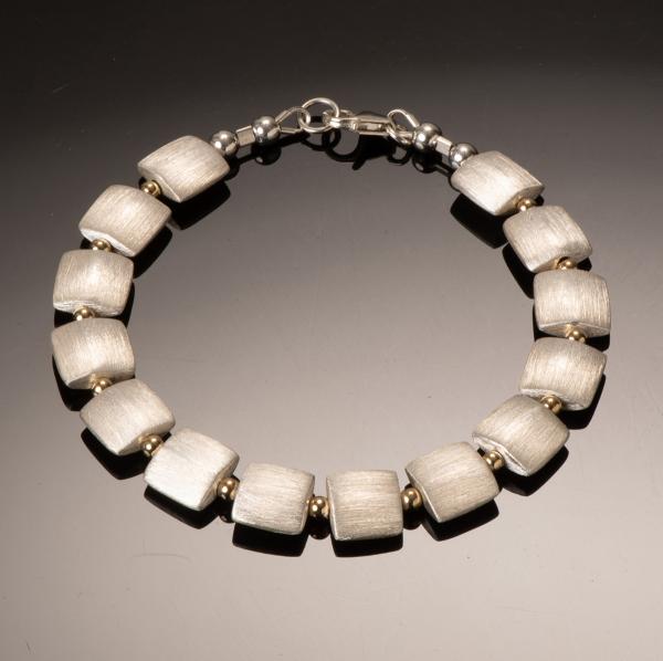 Straight 9V Bracelet - 7.5"