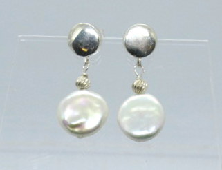 Pearl Earrings picture