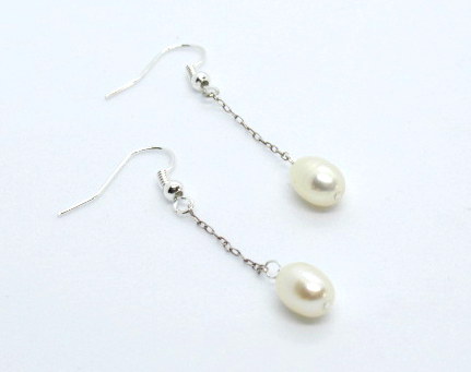 Dangling Pearl Earrings picture