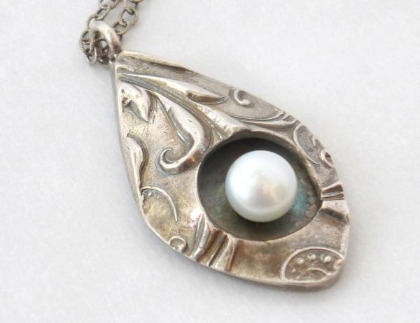 Pearl Solitaire Pendant picture