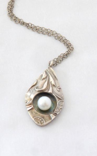 Pearl Solitaire Pendant picture