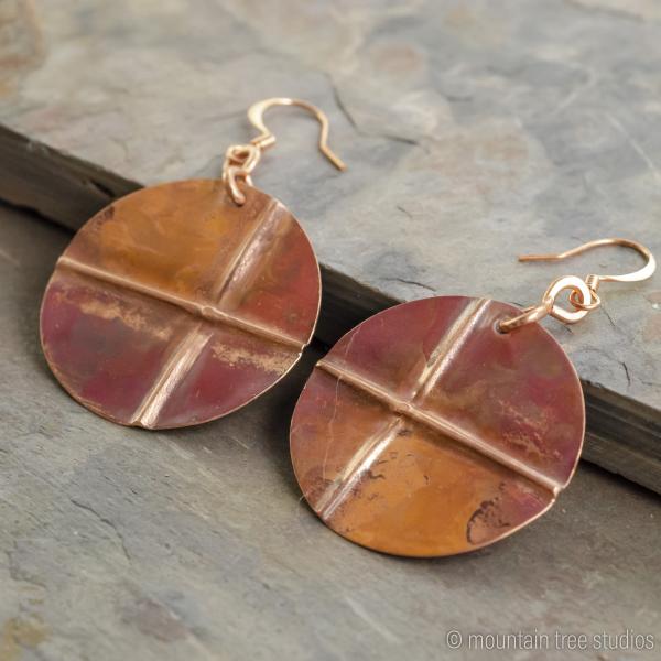 Criss cross disc earrings picture