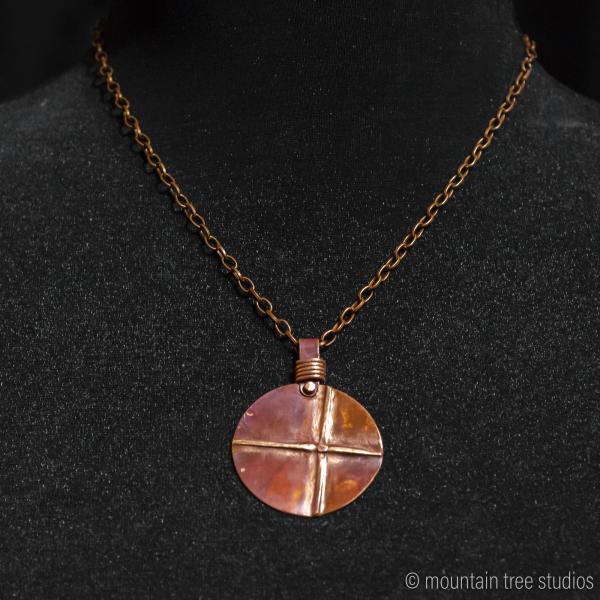 Criss cross disc necklace picture