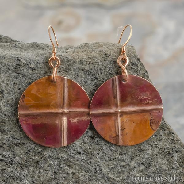 Criss cross disc earrings picture