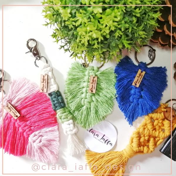 LLAVEROS EN MACRAME