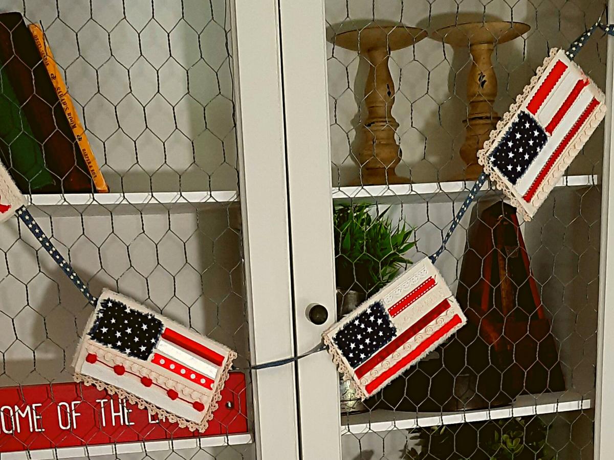 Fringed Bottom American Flag Garland picture