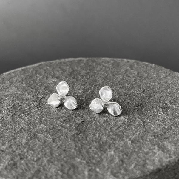 Petalos Mini Studs picture