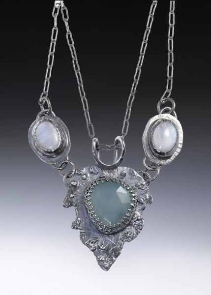 Chalcedony and Moonstone necklace picture