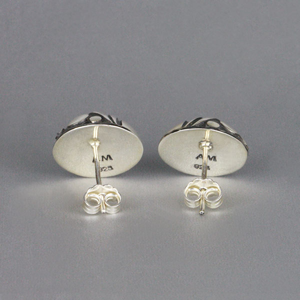 Pebbles and Waves Posts picture