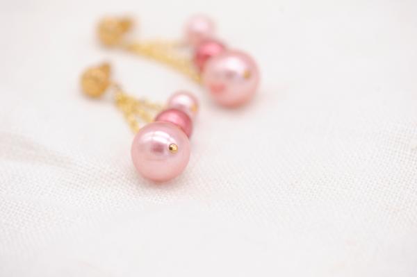 Pink pearl earrings picture