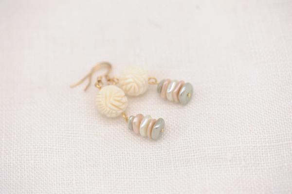 Beachy earrings picture