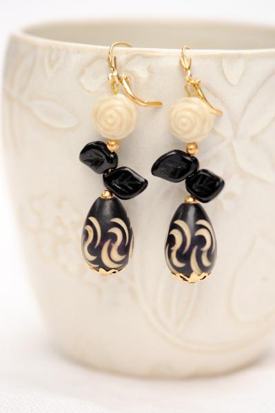 Black and white earrings picture