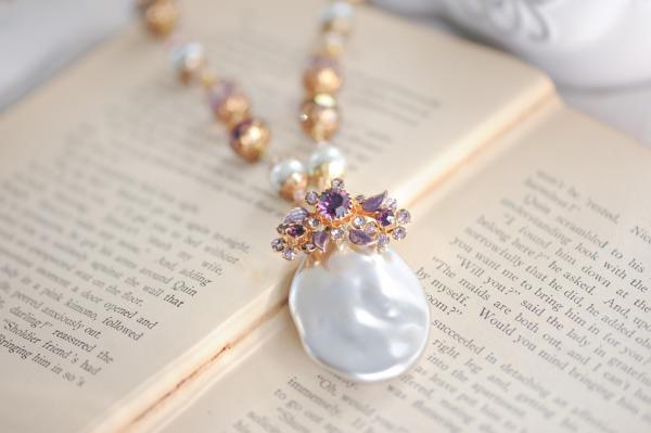 Purple beaded necklace with stunning pearl picture