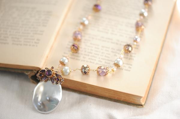 Purple beaded necklace with stunning pearl picture