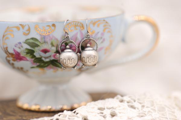 Teapot earrings picture