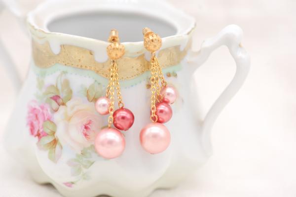 Pink pearl earrings picture