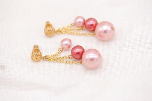 Pink pearl earrings picture