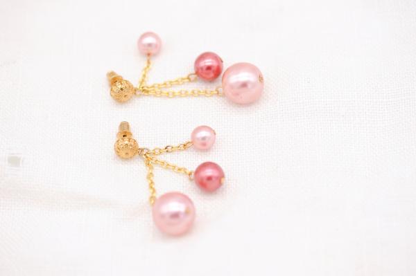 Pink pearl earrings picture