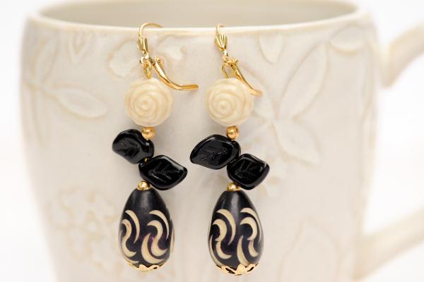 Black and white earrings picture