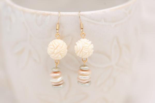 Beachy earrings picture