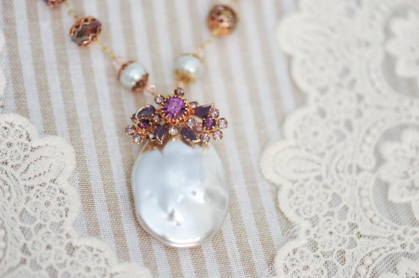 Purple beaded necklace with stunning pearl picture