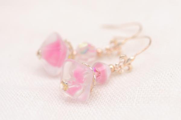 Pink givre glass earrings picture