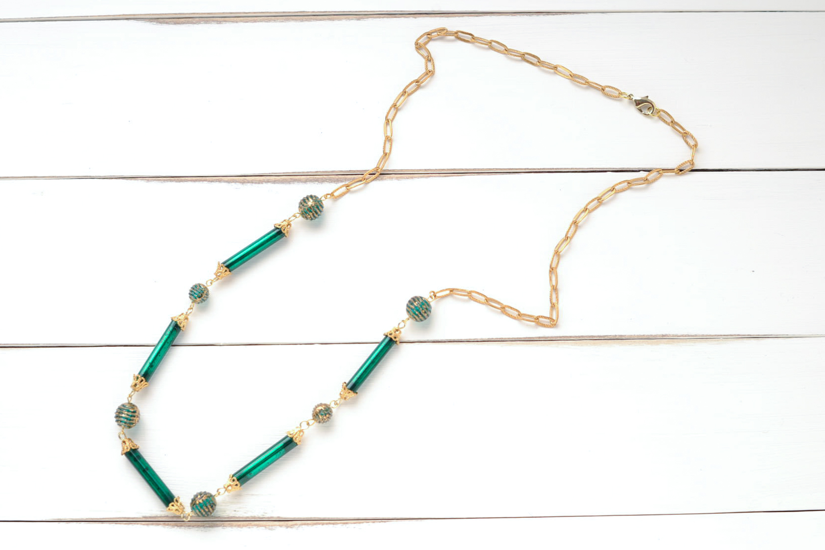 emerald green necklace picture