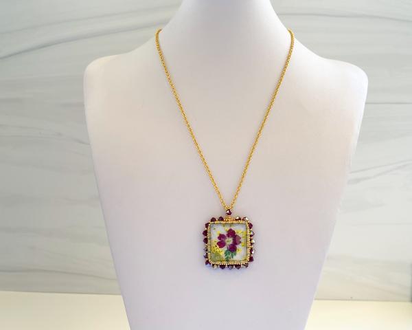 Dried red flower pendant necklace picture