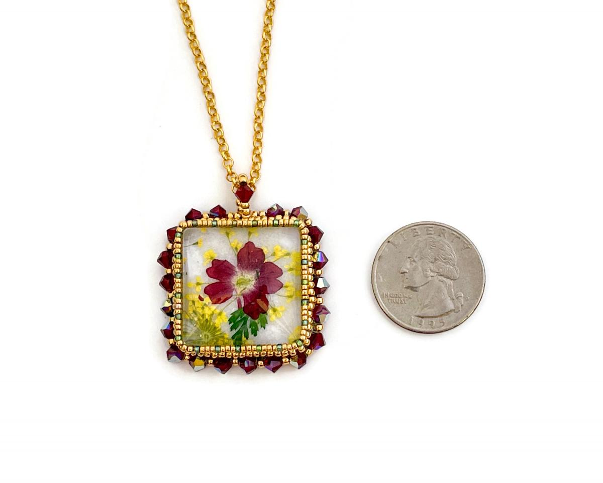 Dried red flower pendant necklace picture