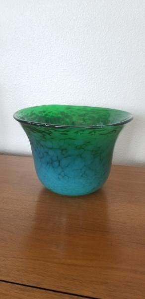 Green and blue "bubble" bowl picture